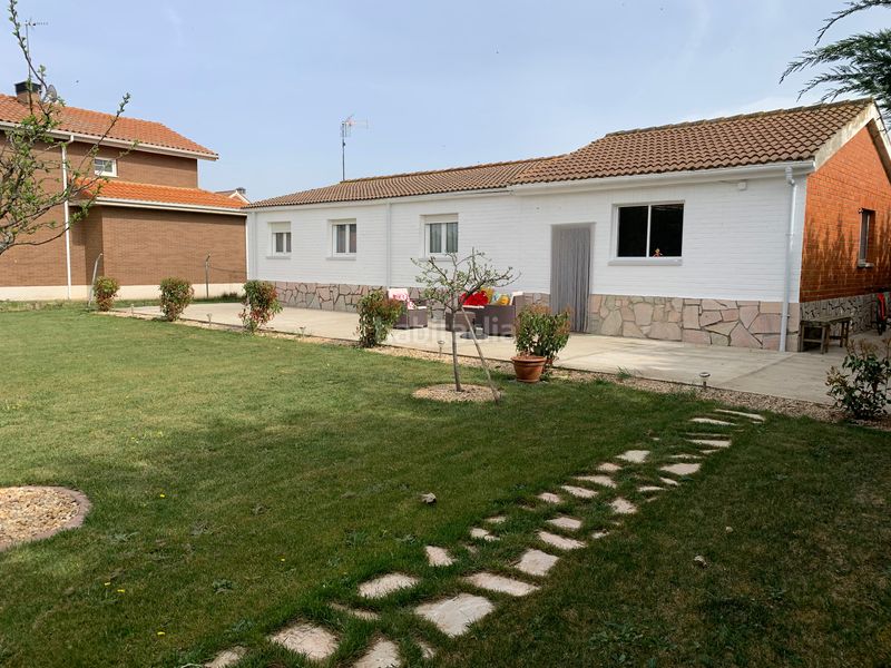 Foto 1bbb61e3-6ec1-46ee-b9a7-98333e0b6e0f. Casa amb xemeneia calefacció aparcament piscina a Mansilla de las Mulas