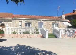 Casa en Mansilla de las Mulas. Vivienda unifamiliar en la urbanización campolar.