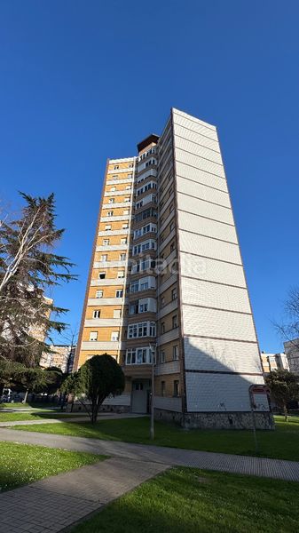 Foto 580cbb43-47f5-4f95-9b24-e79c380ce967. Pis amb calefacció a Pumarín Gijón