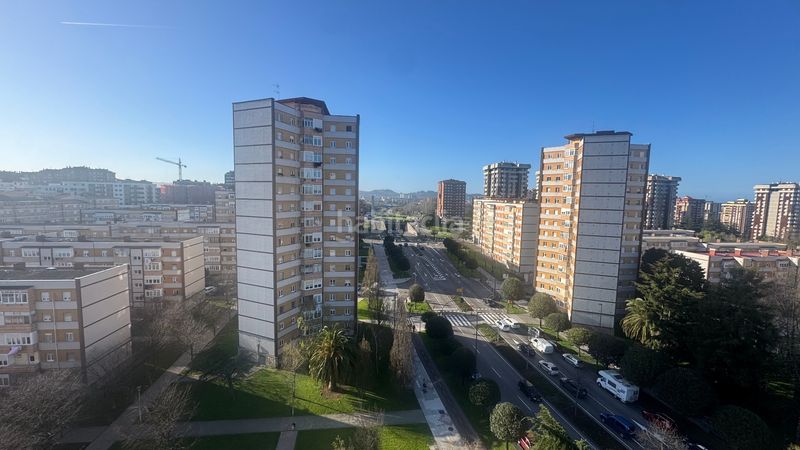 Foto b52c6599-e75c-4d2d-a35e-3a1e82e8bdcd. Pis amb calefacció a Pumarín Gijón