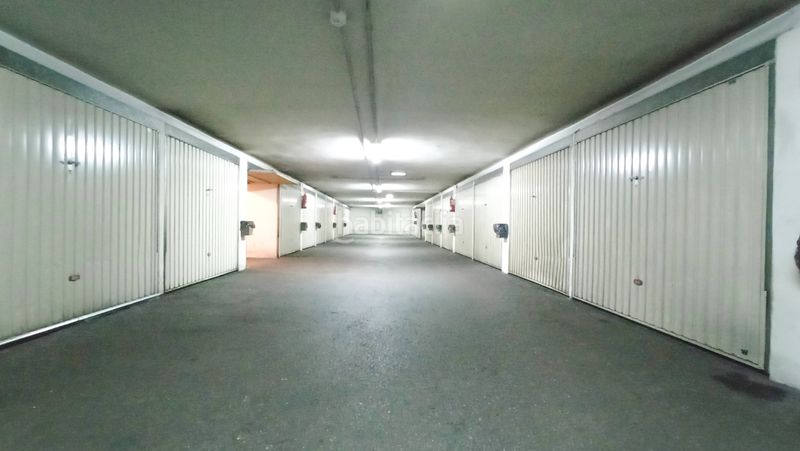 Foto 5d34a7ce-260c-497a-84ab-f337e413cfe0. Aparcament cotxe a Llano Gijón