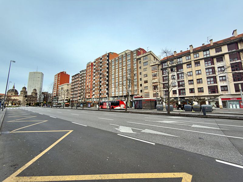 Foto ceb2f39b-009a-4ed3-89ca-77a08fa4fb6a. Pis amb calefacció a Centro Gijón