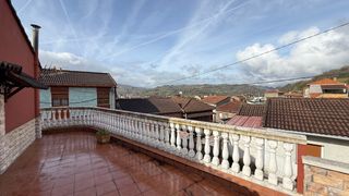 Casa  Calle antonio machado. Casa independiente de 2 plantas con patio, terraza y garaje en l