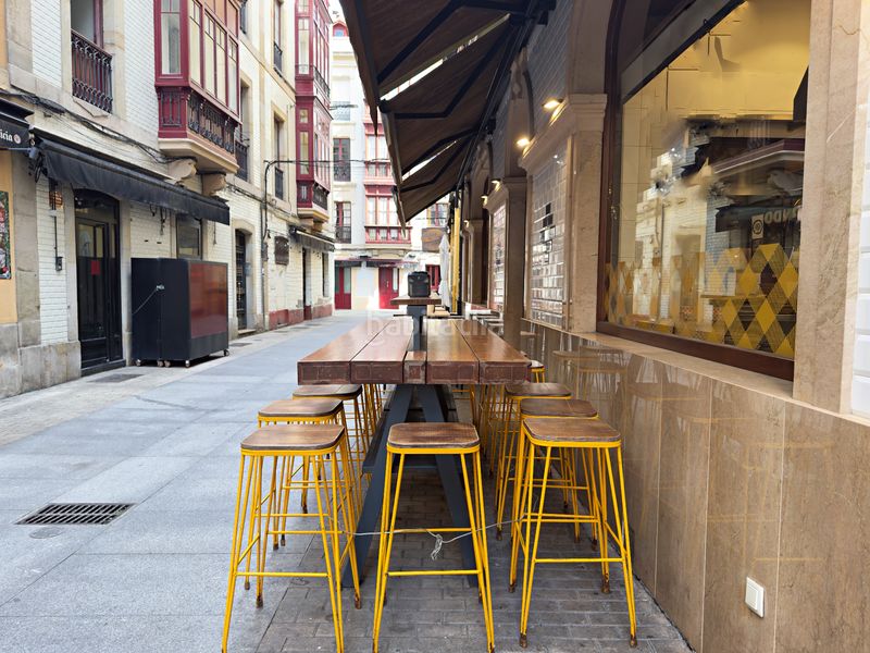Foto c15a8fd0-7d3c-46aa-b2e0-a5a4f76739d5. Local comercial amb calefacció a Centro Gijón