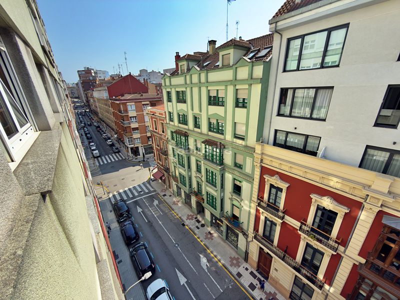 Foto 9d007d01-8c69-49e2-840a-d5808a38ab61. Pis amb calefacció a Centro Gijón