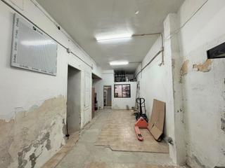 Business premise  Carrer alegria de l'. Gran oportunidad de inversión! en venta local con grandes posibi