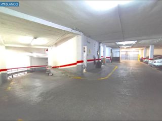Car parking in La Torrassa. Amplia plaza de parking