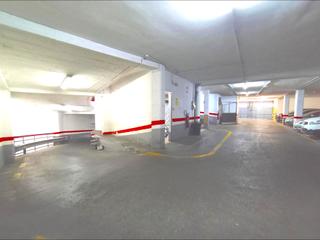 Aparcament cotxe a La Torrassa. Amplia plaza de parking