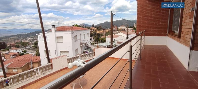 Foto 0f8f1939-ad7c-48b0-ae27-b6f8123f2272. House with heating parking pool in La Miranda Esplugues de Llobregat