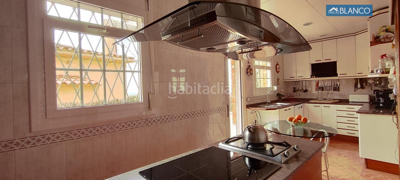 Foto 58e4f650-7f01-479e-b3db-06fc48922aa9. House with heating parking pool in La Miranda Esplugues de Llobregat
