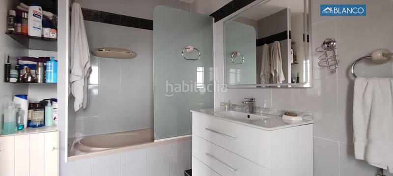 Foto 88d2bde2-5299-4984-87f4-f866006702c7. House with heating parking pool in La Miranda Esplugues de Llobregat