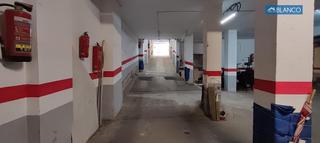Aparcament cotxe a Centre. Oportunidad de inversion parking a la venta en esplugues de llob