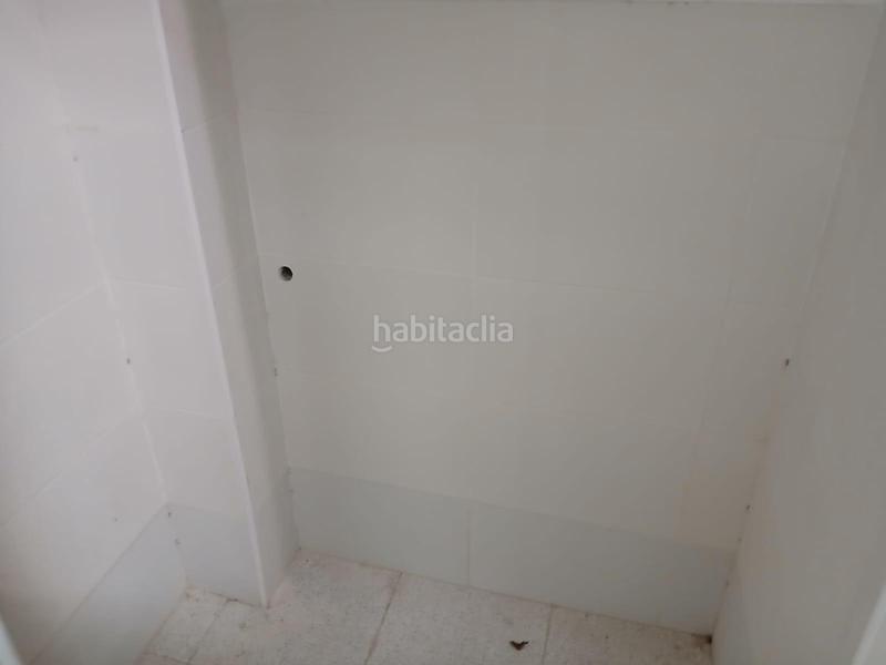 Foto 08b39db4-9343-453e-b6f1-865f824ba612. Alquiler local comercial en Sants-Badal Barcelona