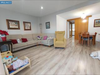 Maison à Collblanc. Excelente casa de 4 hab. 2 baños y aseo  parking para 4 coches y