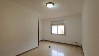 Appartement  Carrer enric prat de la riba d'. En el corazn de hospitalet centro.