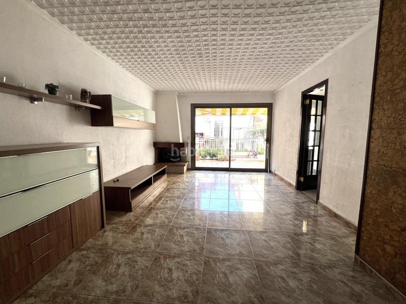 Foto e6fc76bd-70db-421f-85ad-1e715dd06093. Casa con riscaldamento parcheggio in Pubilla Cases Hospitalet de Llobregat (L´)