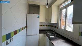 Piso en La Torrassa. Piso en finca regia a reformar con balcn