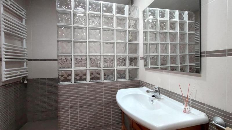 Foto a3006f52-78aa-4073-a445-7ed4d861fe40. Casa espectacular casa pareada en venta en el centro de cornella con parking y trastero en Cornellà de Llobregat