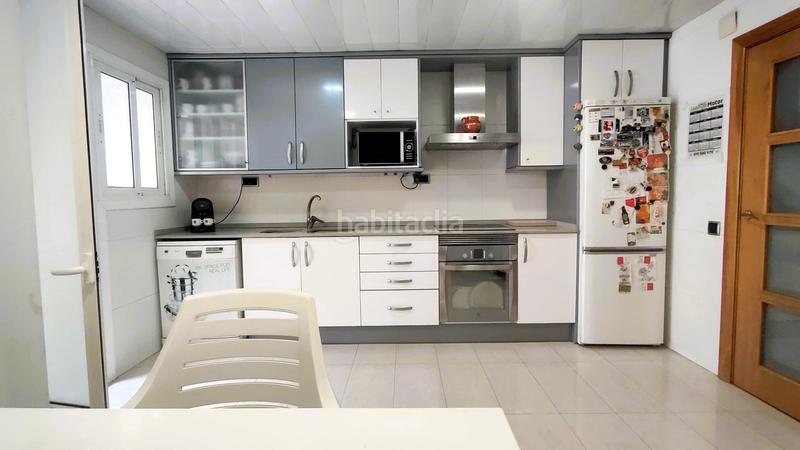 Foto 9e55ca0c-3ac3-4c62-a94d-c2a4d3ba16ca. Casa  apareada en venta en cornella centro con parquin de 40 m2 3 habitaciones 3 baños en Cornellà de Llobregat