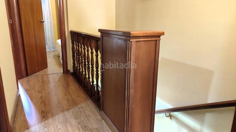 Foto d316fc0a-0f55-4182-94b7-ad79c1c38067. Casa  apareada en venta en cornella centro con parquin de 40 m2 3 habitaciones 3 baños en Cornellà de Llobregat