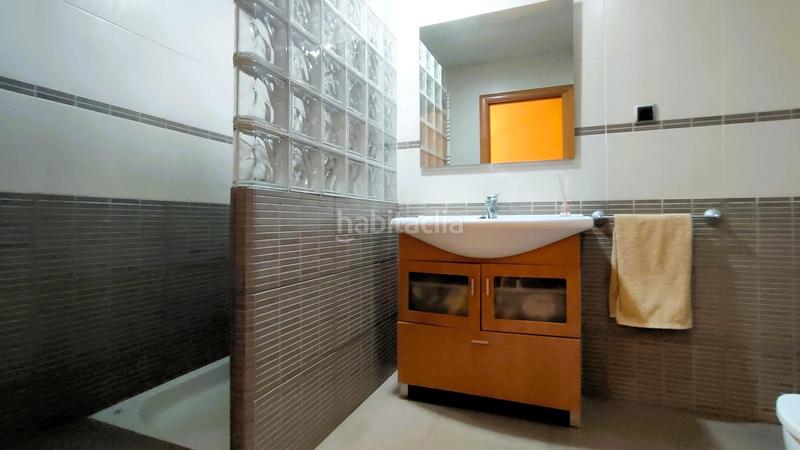 Foto d6df0fa9-6f2d-460c-9c38-d681479b3cc2. Casa  apareada en venta en cornella centro con parquin de 40 m2 3 habitaciones 3 baños en Cornellà de Llobregat