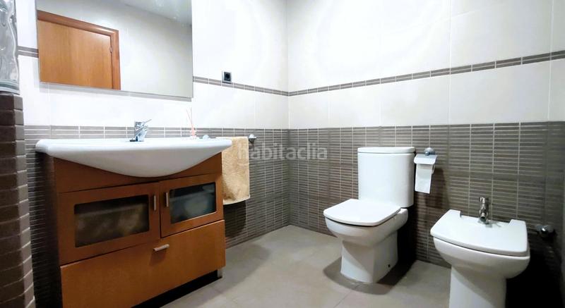 Foto ea37dc45-c9a0-4702-90e3-76f14038ddca. Casa  apareada en venta en cornella centro con parquin de 40 m2 3 habitaciones 3 baños en Cornellà de Llobregat