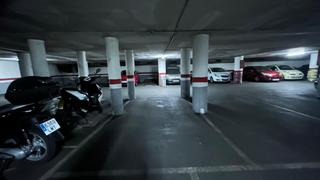 Aparcament cotxe a La Torrassa. Amplio y comodo parking en torrassa