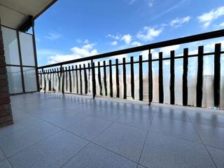 Piso en Santa Eulàlia. Amplio piso de 4 habitaciones con balcón y vistas despejadas en