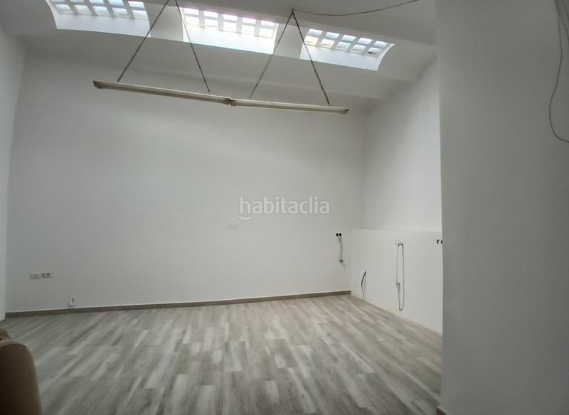 Foto 4a71ae7d-1e08-49d2-a451-be71a43c59f8. Local comercial a Sants-Badal Barcelona