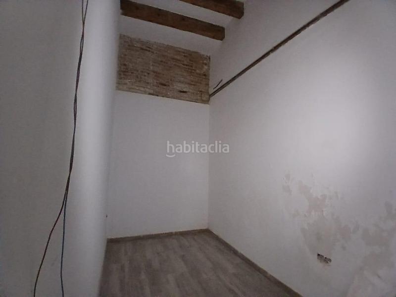 Foto 943d1541-5ef2-4505-a4ee-d0406f9b0538. Local comercial a Sants-Badal Barcelona