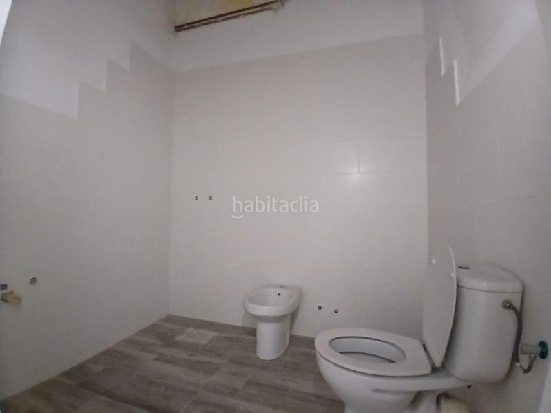 Foto c59a3a56-562f-46ca-8f07-a34dcfda37e3. Local comercial a Sants-Badal Barcelona