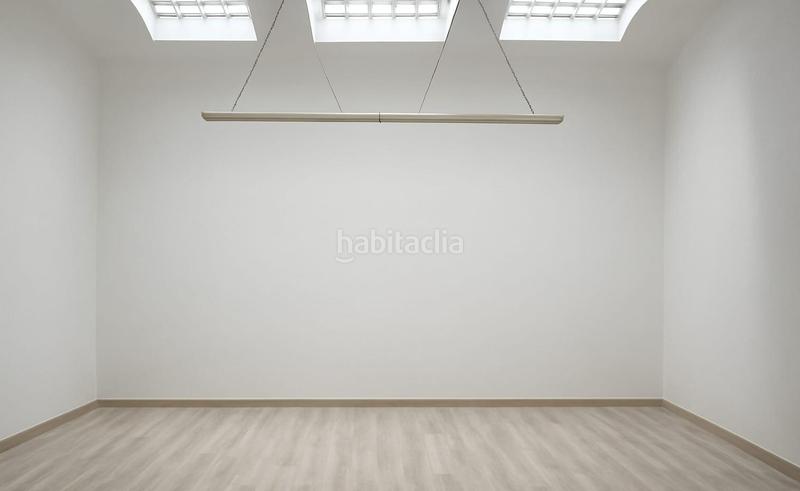 Foto ff75d93c-6aa3-4f75-b555-eee960e831d8. Local comercial a Sants-Badal Barcelona