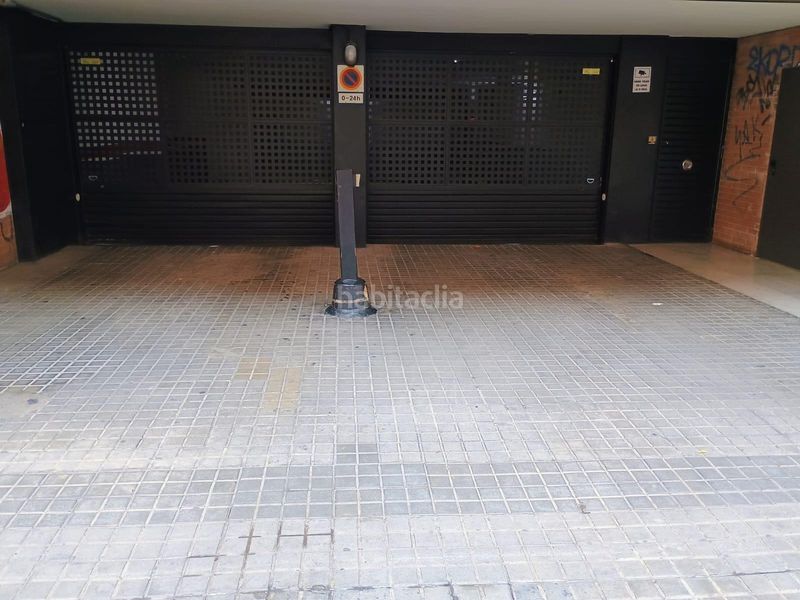 Foto 0d2eca50-3d8d-4e08-a1c7-b68c027d619f. Aparcament cotxe a Sants-Badal Barcelona