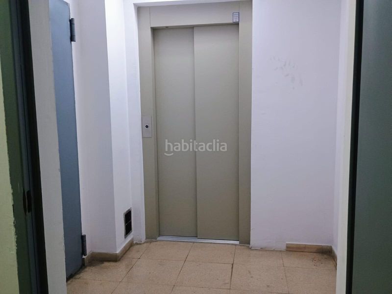 Foto 500c1325-5a18-43ad-ab3e-80ca17e55c6c. Aparcament cotxe a Sants-Badal Barcelona