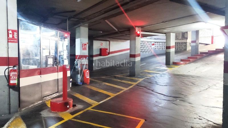Foto c6694613-7145-49e3-a98b-993d21677876. Aparcament cotxe a Can Vidalet Esplugues de Llobregat