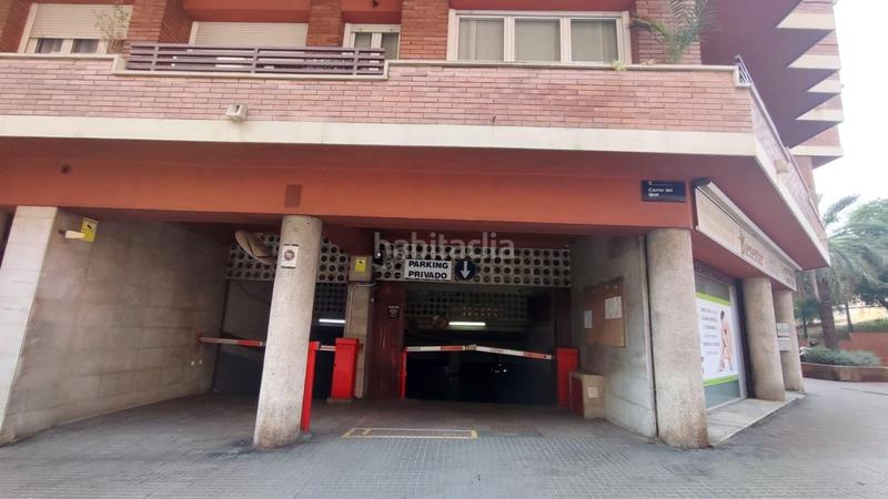 Foto dbad4e79-d0db-4a4f-ab9f-5e515d5aeb07. Parking voiture dans Can Vidalet Esplugues de Llobregat