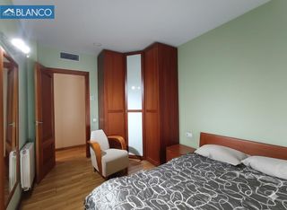 Piso en La Torrassa. Amplio piso exterior con balcon, terraza compartida y ascensor