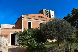 Casale in Centre. Espectacular masia ideal para tu negocio en hospitalet
