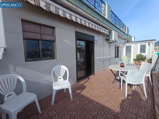 Àtic a La Torrassa. Ático con terraza de 25 metros y ascensor