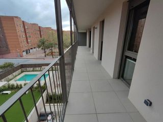 Àtic a Sanfeliu. Fabuloso ático de obra nueva con  terraza, balcón y parking