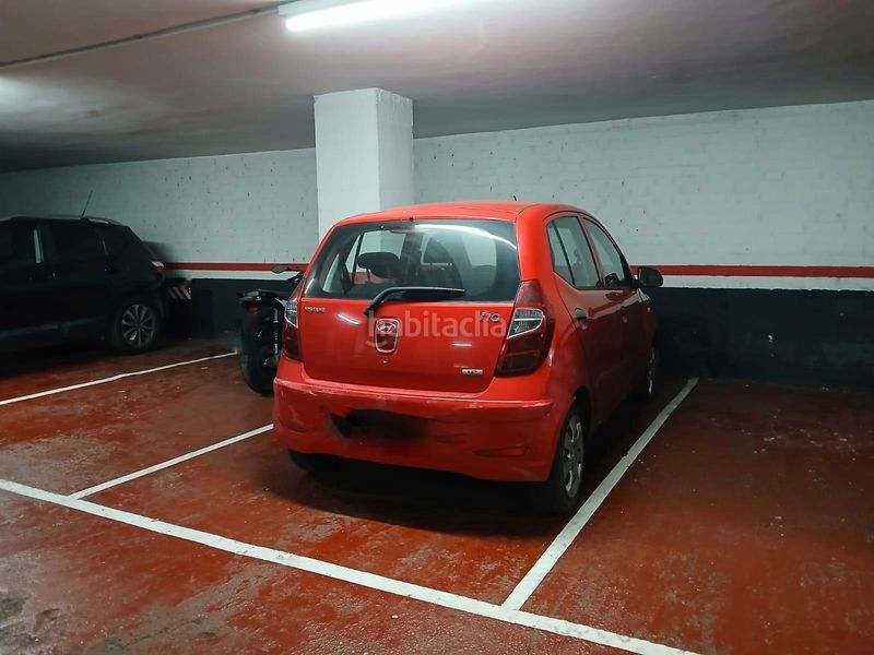 Foto 0d83ca32-e9e9-4a58-aa38-df81cbf67afb. Aparcament cotxe a Sants-Badal Barcelona