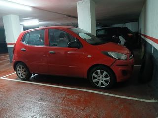 Aparcament cotxe a Sants-Badal