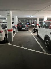 Aparcament cotxe  Avenida de severo ochoa. Parking en finca residencial.
