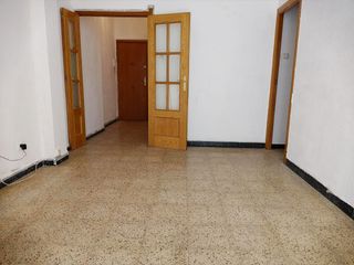 Etagenwohnung in Sants-Badal. Piso en sants