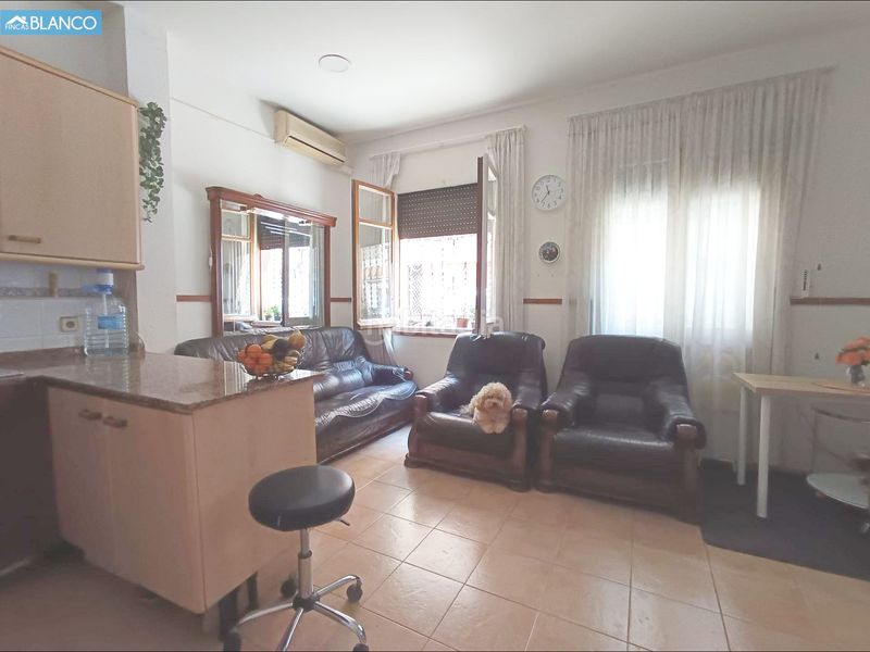 Foto 834d0de1-e812-4252-a7d9-45708495bfdb. Edifici a La Torrassa Hospitalet de Llobregat (L´)