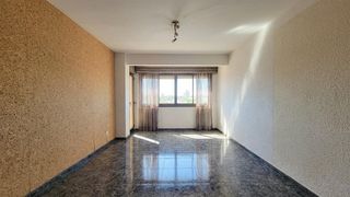 Pis a Centre. Piso amplio con balcón en el corazón de lhospitalet