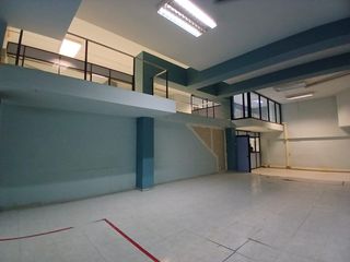 Local Comercial a Sants. Gran superficie comercial en sants