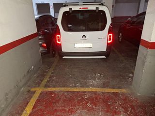 Aparcament cotxe a Avenida del Carrilet 162