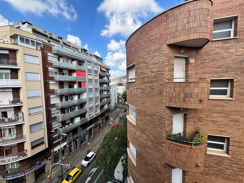 Foto f5bf9cf7-c04f-4d92-8c80-031fe683d59e. Pis a Sants-Badal Barcelona