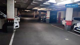 Parking coche en Sants. Plaza de parking en venta en violant dhundria